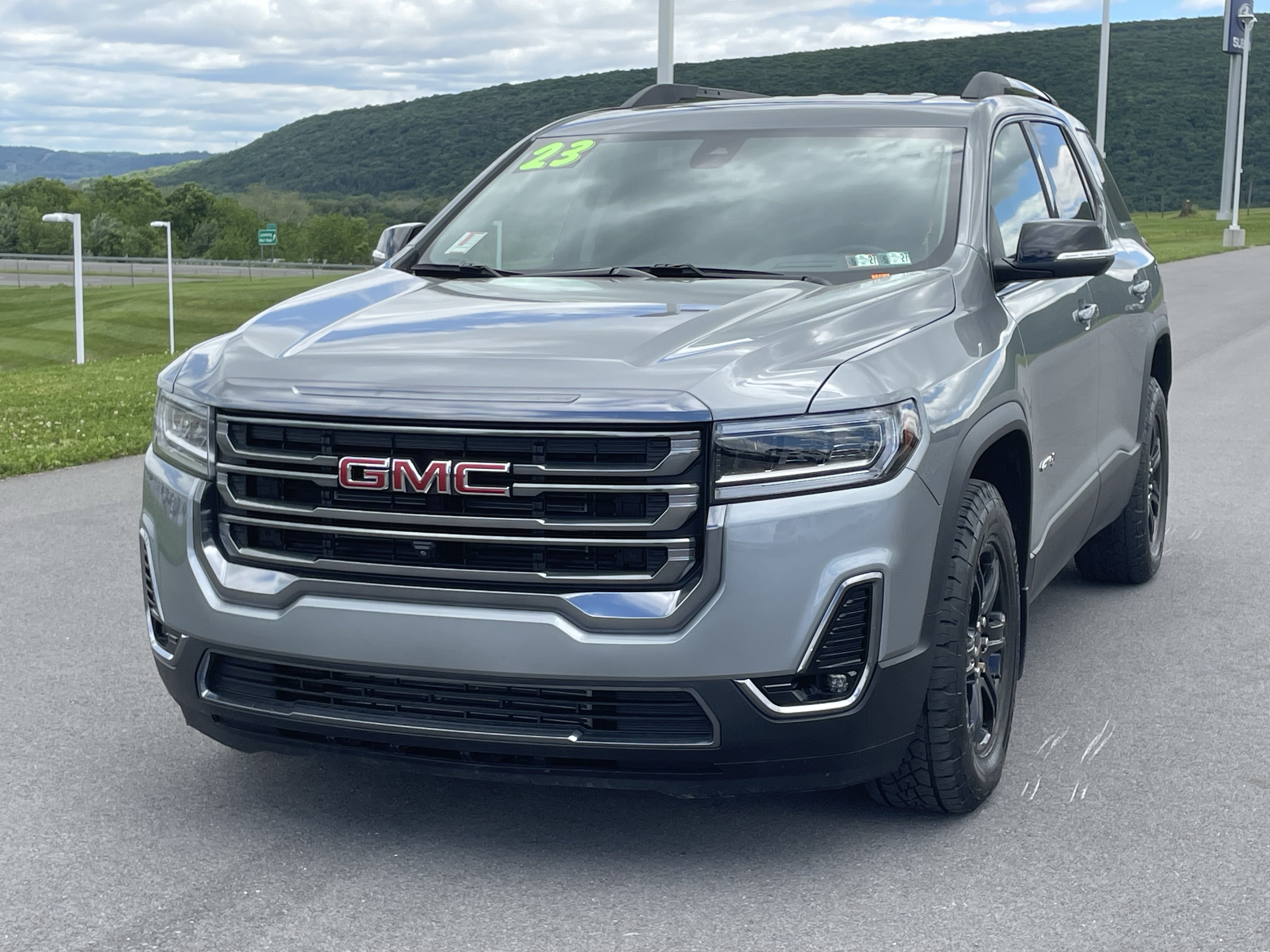 Used 2023 GMC Acadia AT4 w/ Technology Package AWD/4WD image 8
