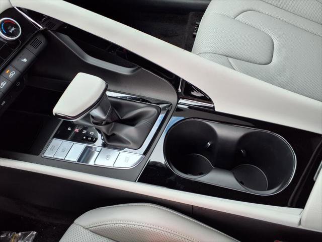 New 2025 Hyundai Elantra Limited FWD image 24