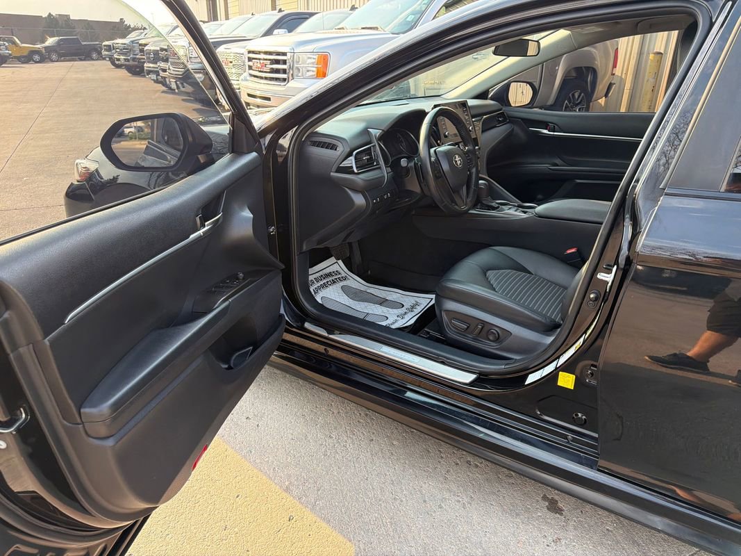 Used 2022 Toyota Camry SE w/ Carpet Mat Package (TMS) image 10
