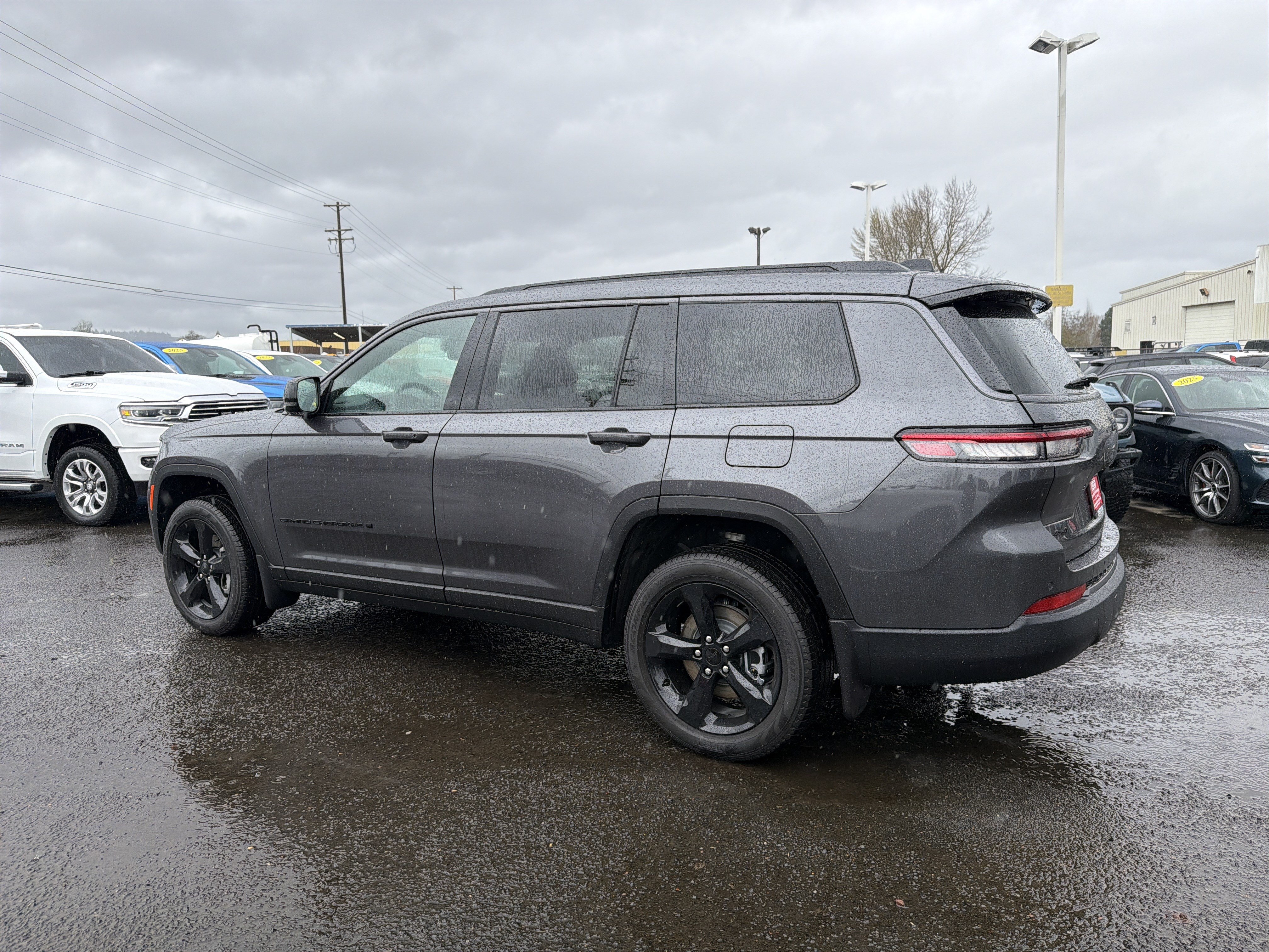 New 2026 Jeep Grand Cherokee L Limited w/ Limited Altitude Package AWD/4WD image 3