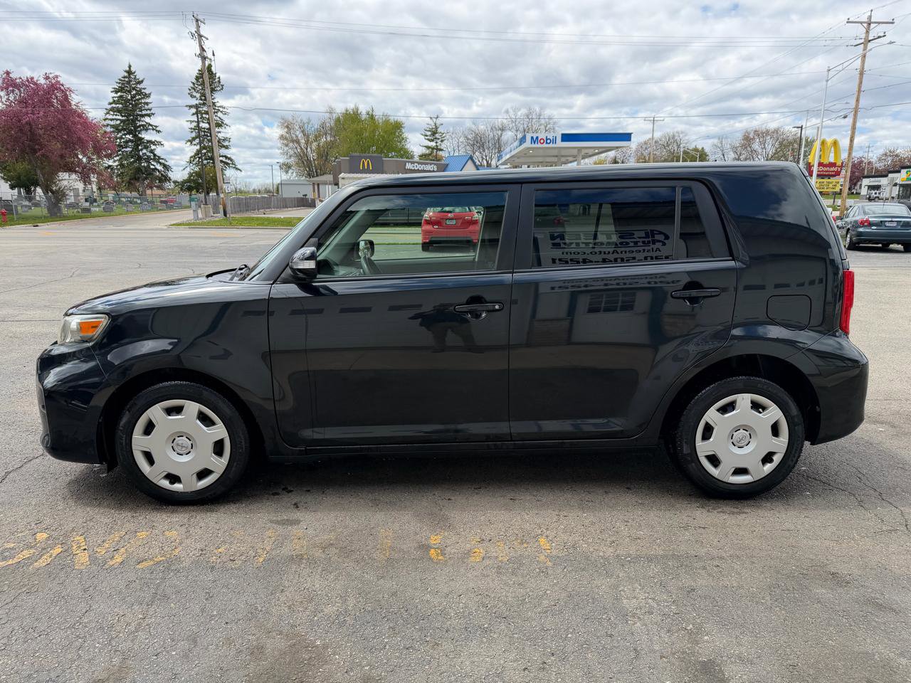 Used 2012 Scion xB FWD image 6