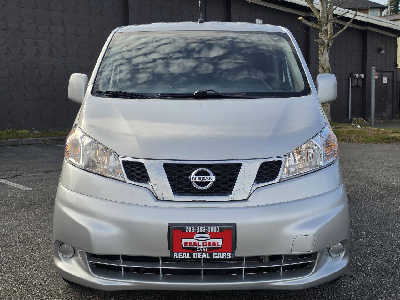 Used 2017 Nissan NV200 SV FWD image 2