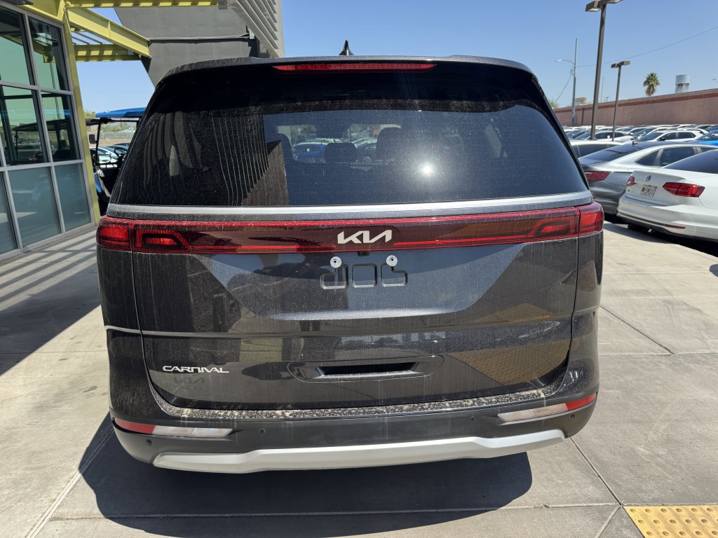 Used 2024 Kia Carnival EX FWD image 13