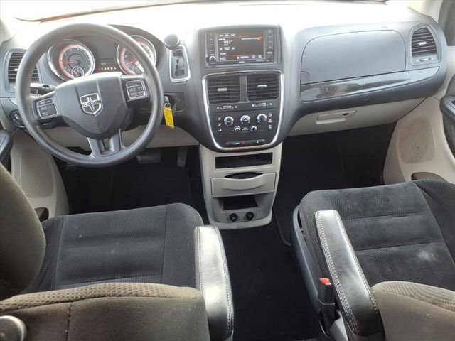 Used 2019 Dodge Grand Caravan SE w/ UConnect Hands-Free Group image 4