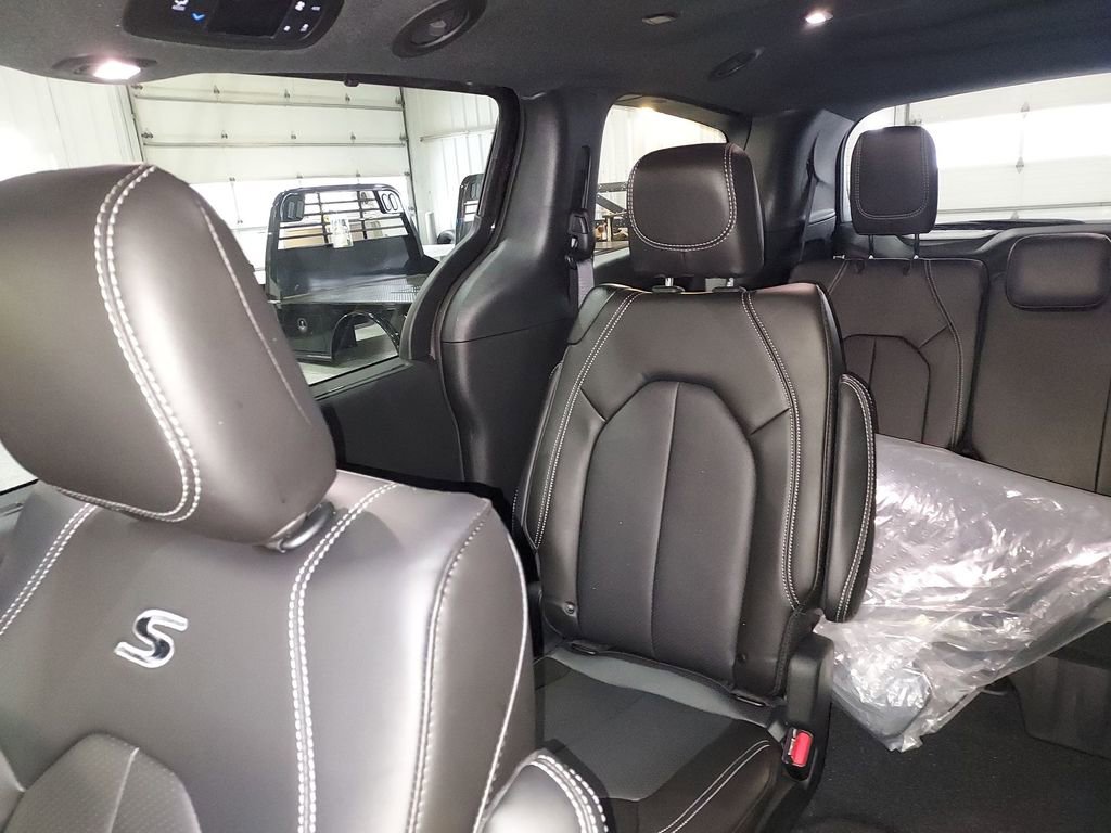 New 2026 Chrysler Pacifica Select w/ S Appearance Package image 12