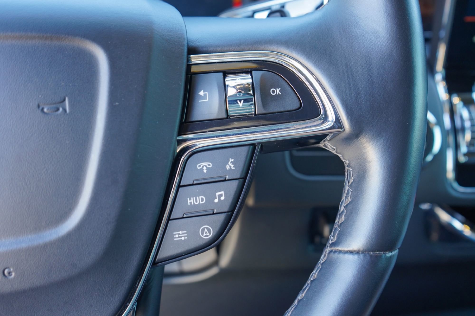 Used 2024 Lincoln Navigator Black Label image 11