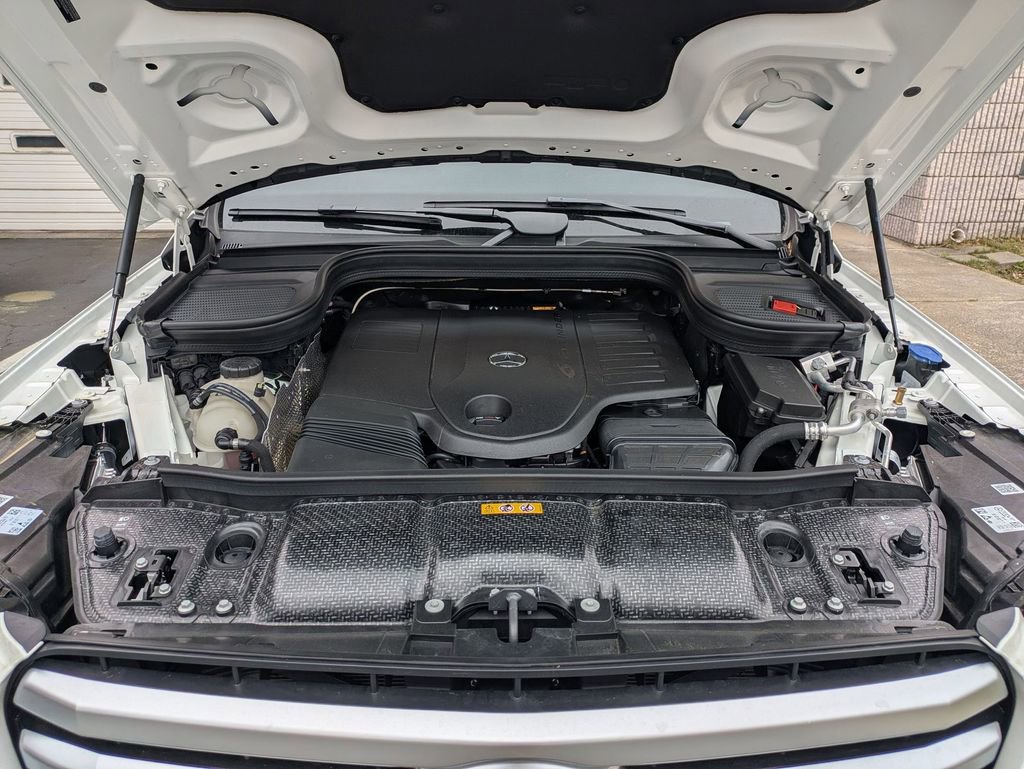 Used 2025 Mercedes-Benz GLS 450 4MATIC image 36