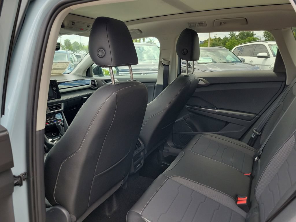 New 2026 Volkswagen Taos SE FWD image 5