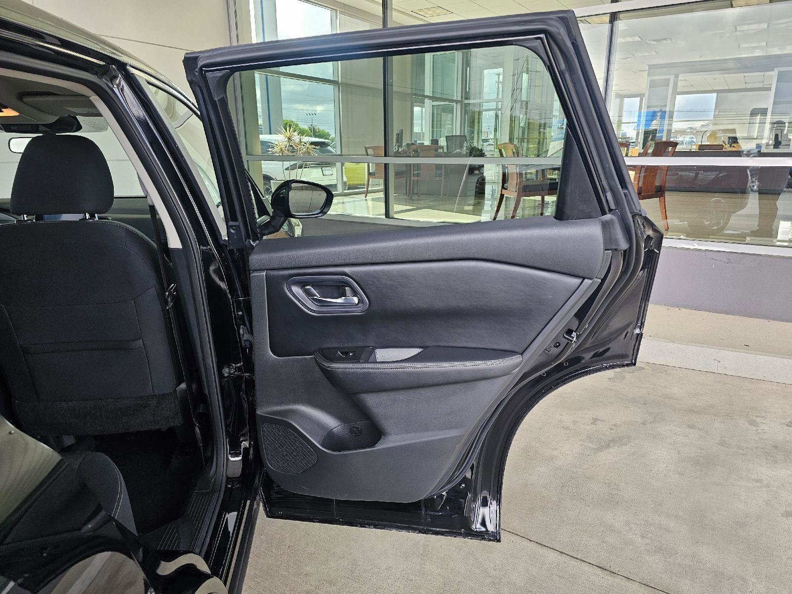 Used 2024 Nissan Rogue SV FWD image 13