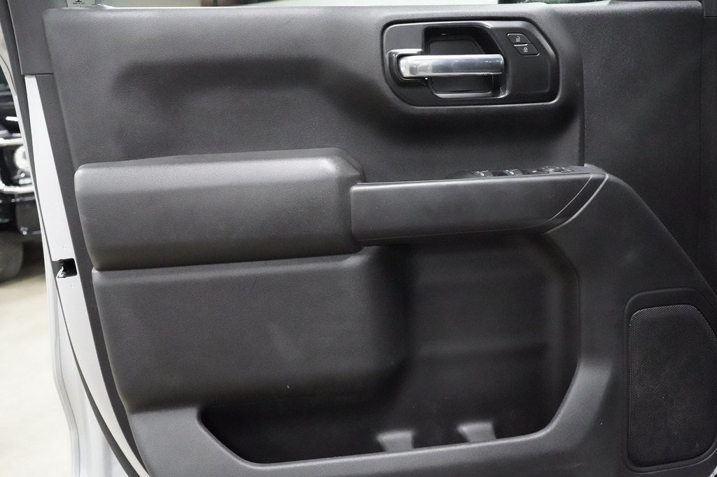 Used 2022 Chevrolet Silverado 1500 Custom w/ LPO, Blackout Package RWD image 8