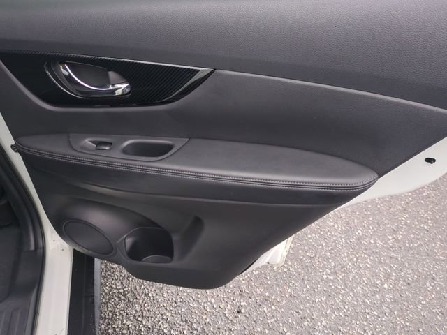 Used 2017 Nissan Rogue SL w/ SL Premium Package image 31