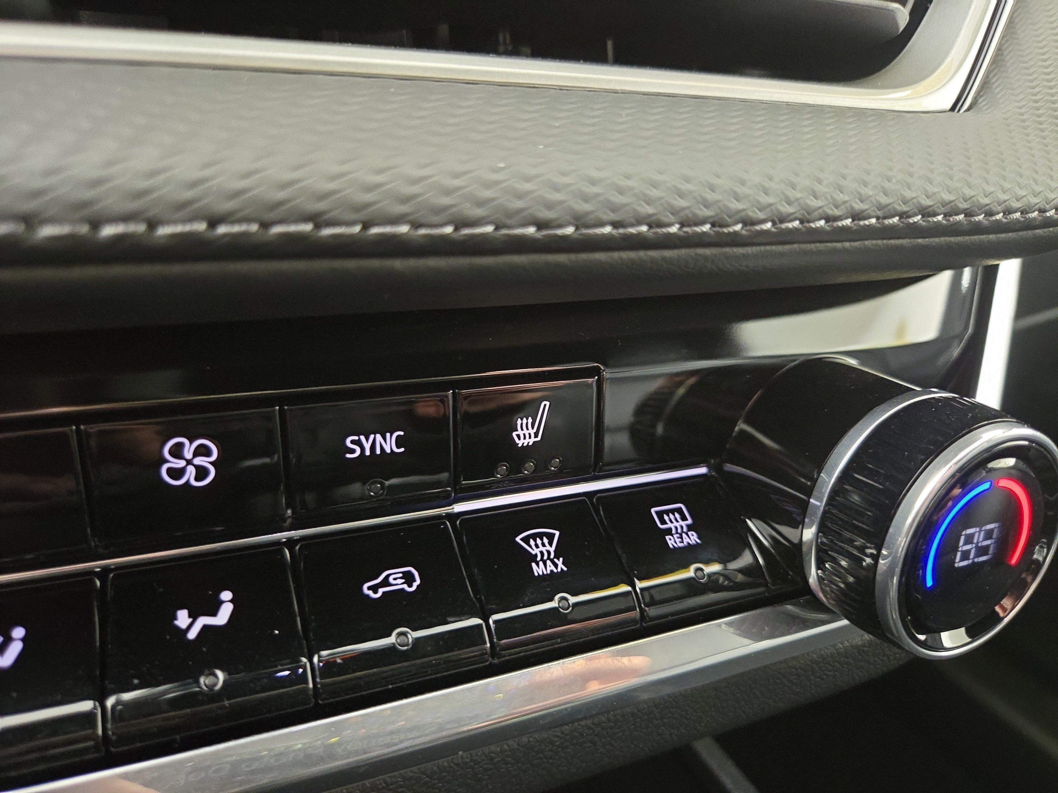 Used 2025 Chevrolet Equinox LT w/ Convenience Package II image 26