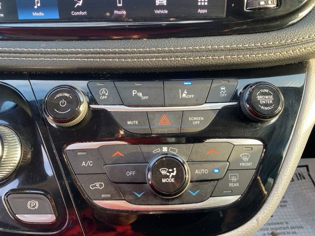 Used 2023 Chrysler Pacifica Touring-L AWD/4WD image 16