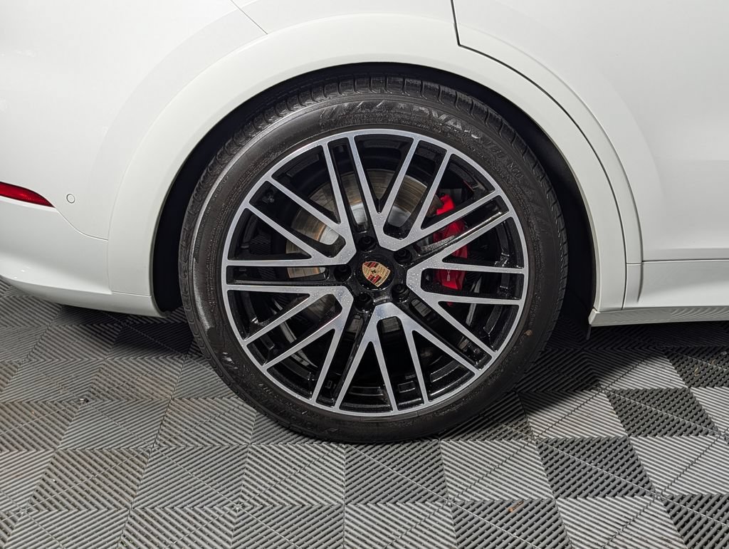 Certified 2025 Porsche Cayenne GTS AWD/4WD image 13