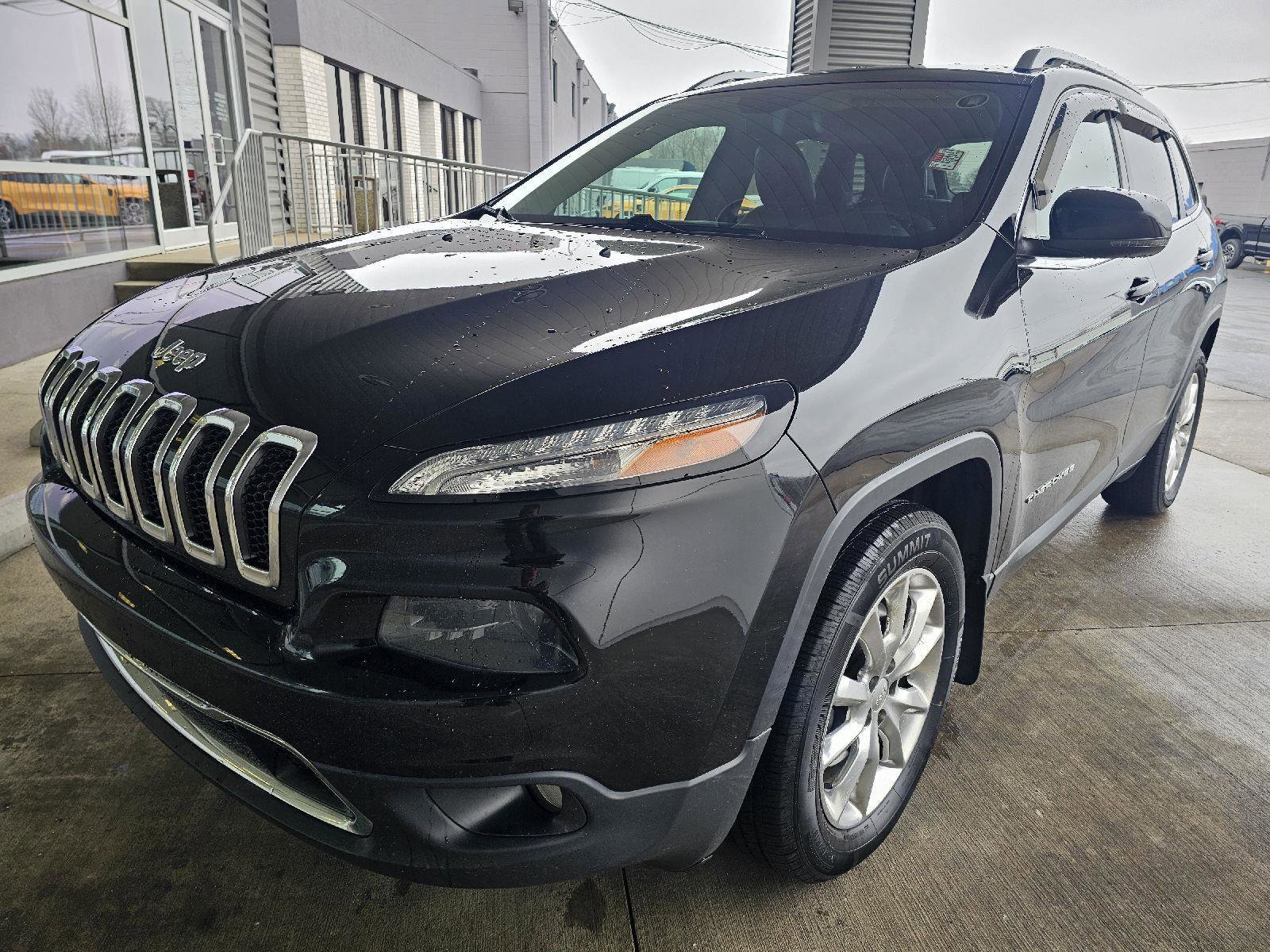 Used 2017 Jeep Cherokee Limited image 1