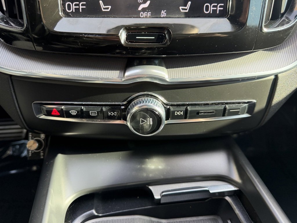 Used 2018 Volvo XC60 T6 R-Design w/ Convenience Package image 23