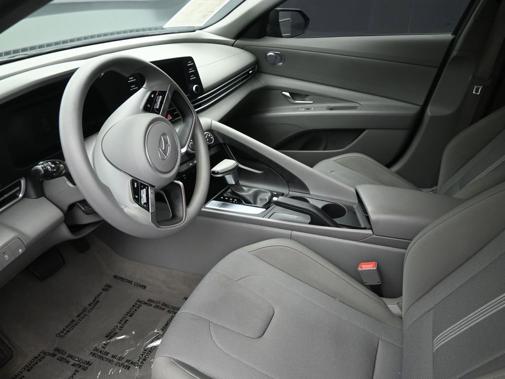 Used 2024 Hyundai Elantra SE image 11