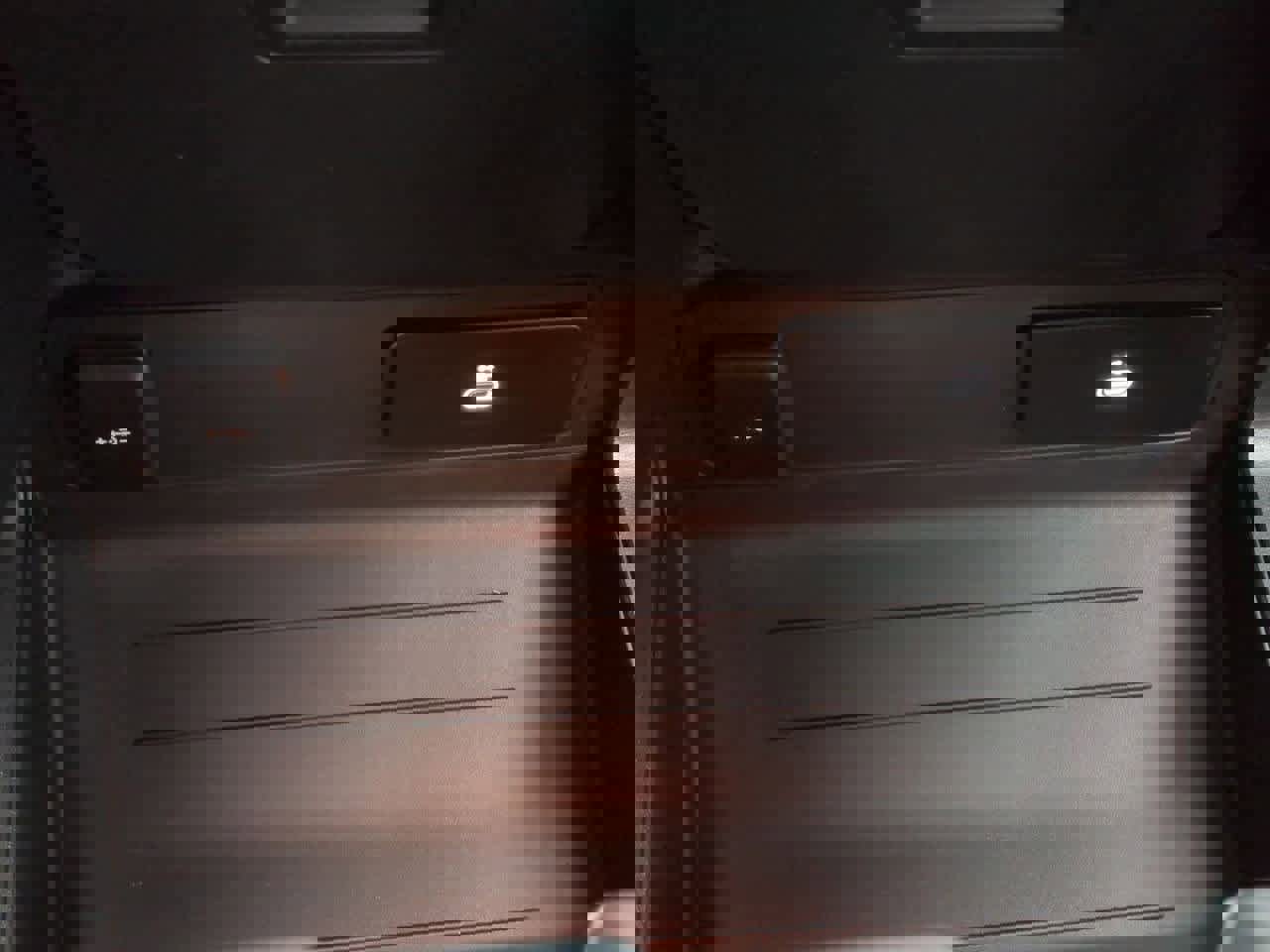 New 2026 Land Rover Defender 110 X-Dynamic SE image 33