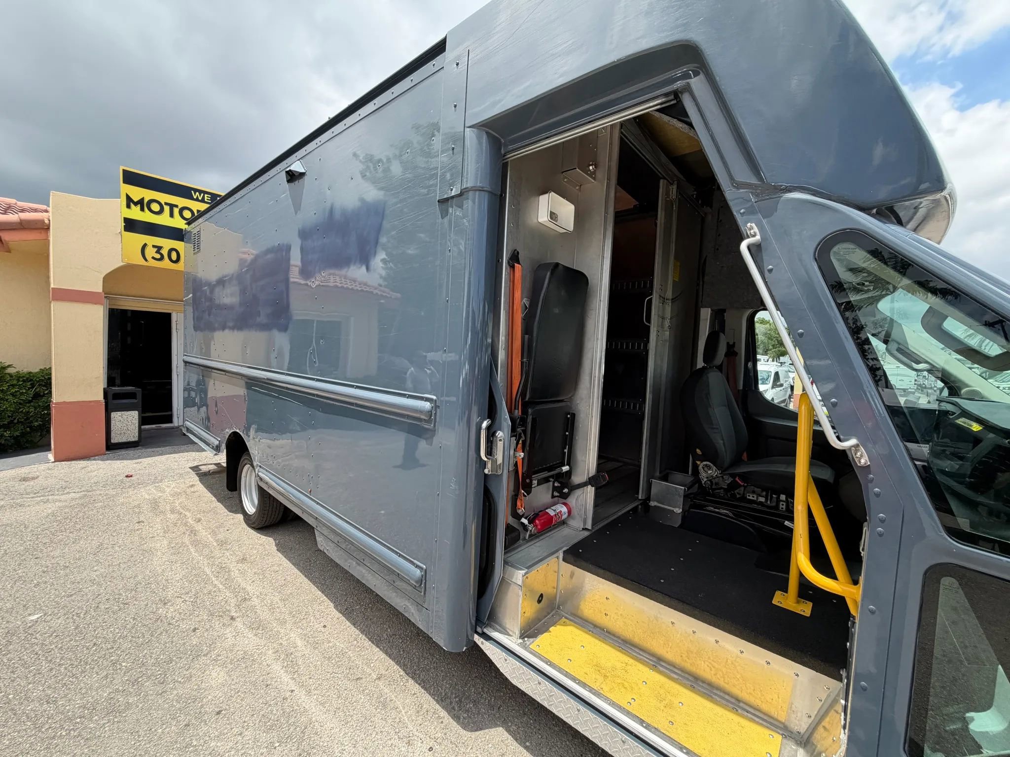 Used 2022 Ford Transit 350 178 DRW RWD image 10