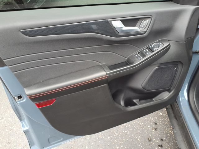 Used 2023 Ford Escape ST-Line w/ Tech Pack #1 AWD/4WD image 11