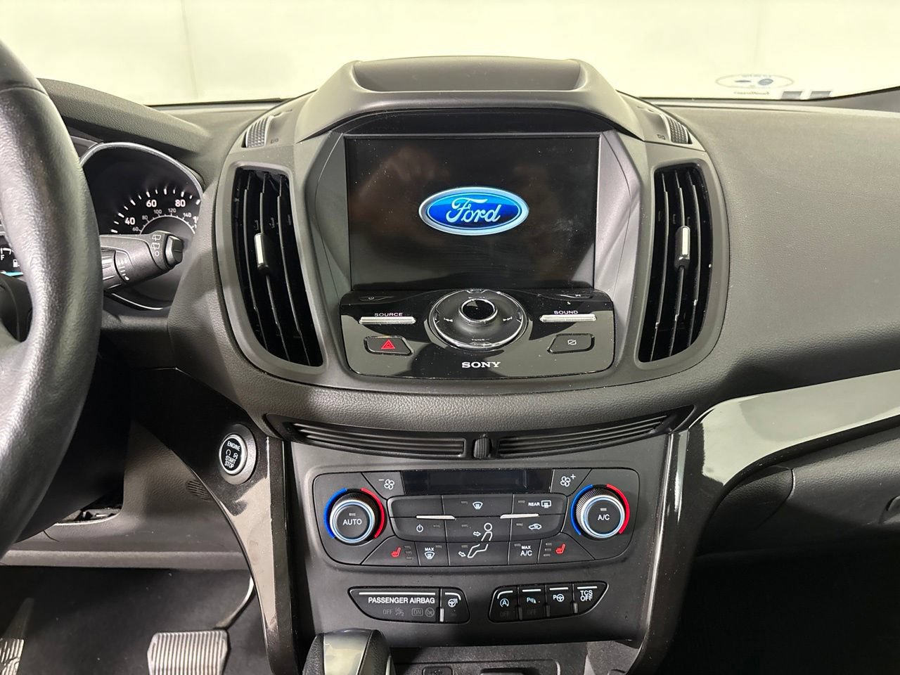 Used 2019 Ford Escape Titanium FWD image 17