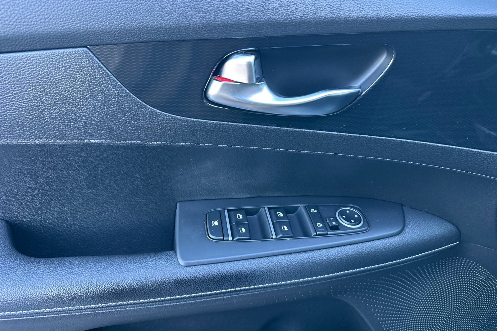 Used 2023 Kia Forte GT-Line w/ GT-Line Technology Package image 8