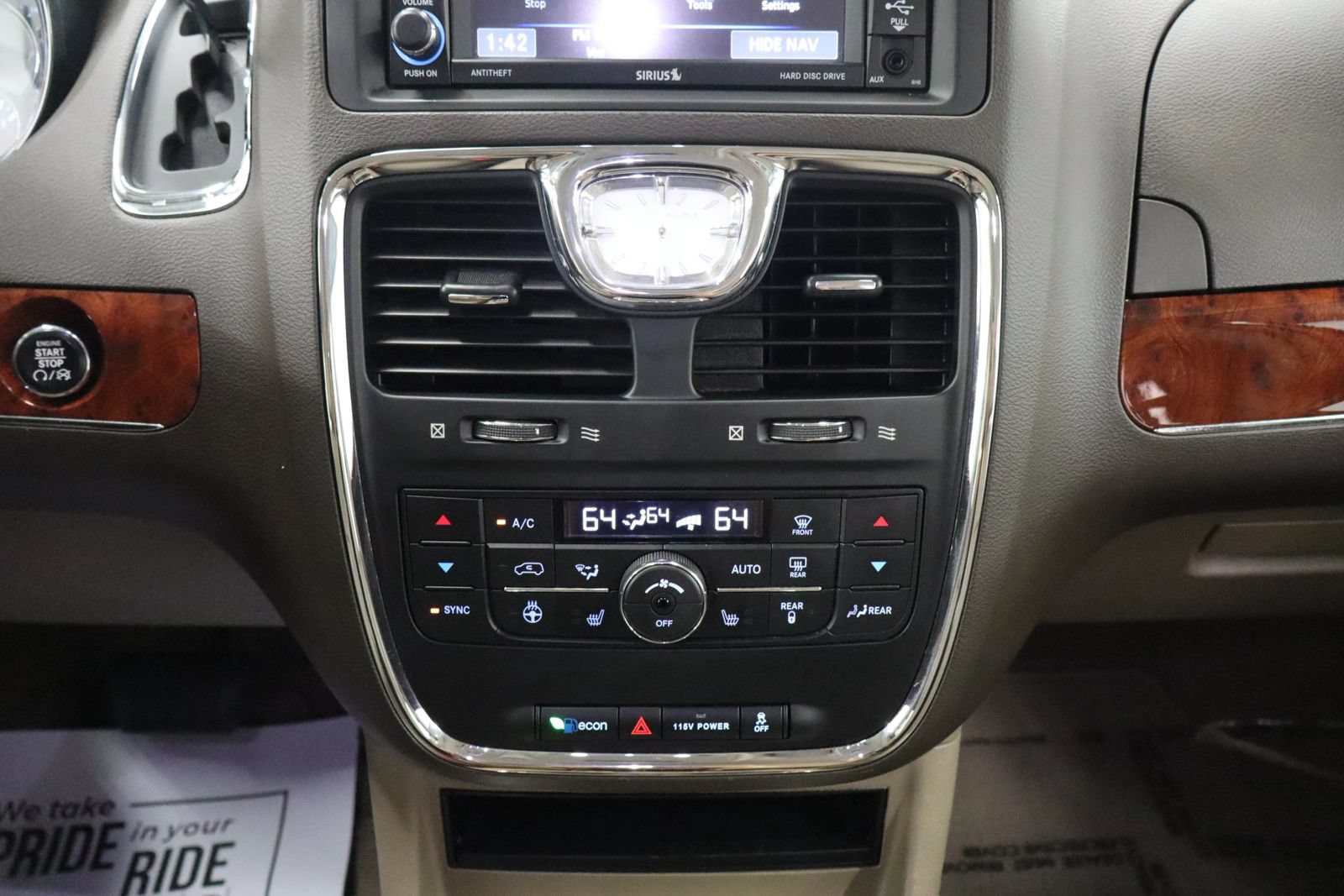Used 2014 Chrysler Town & Country Touring-L w/ Driver Convenience Group FWD image 31