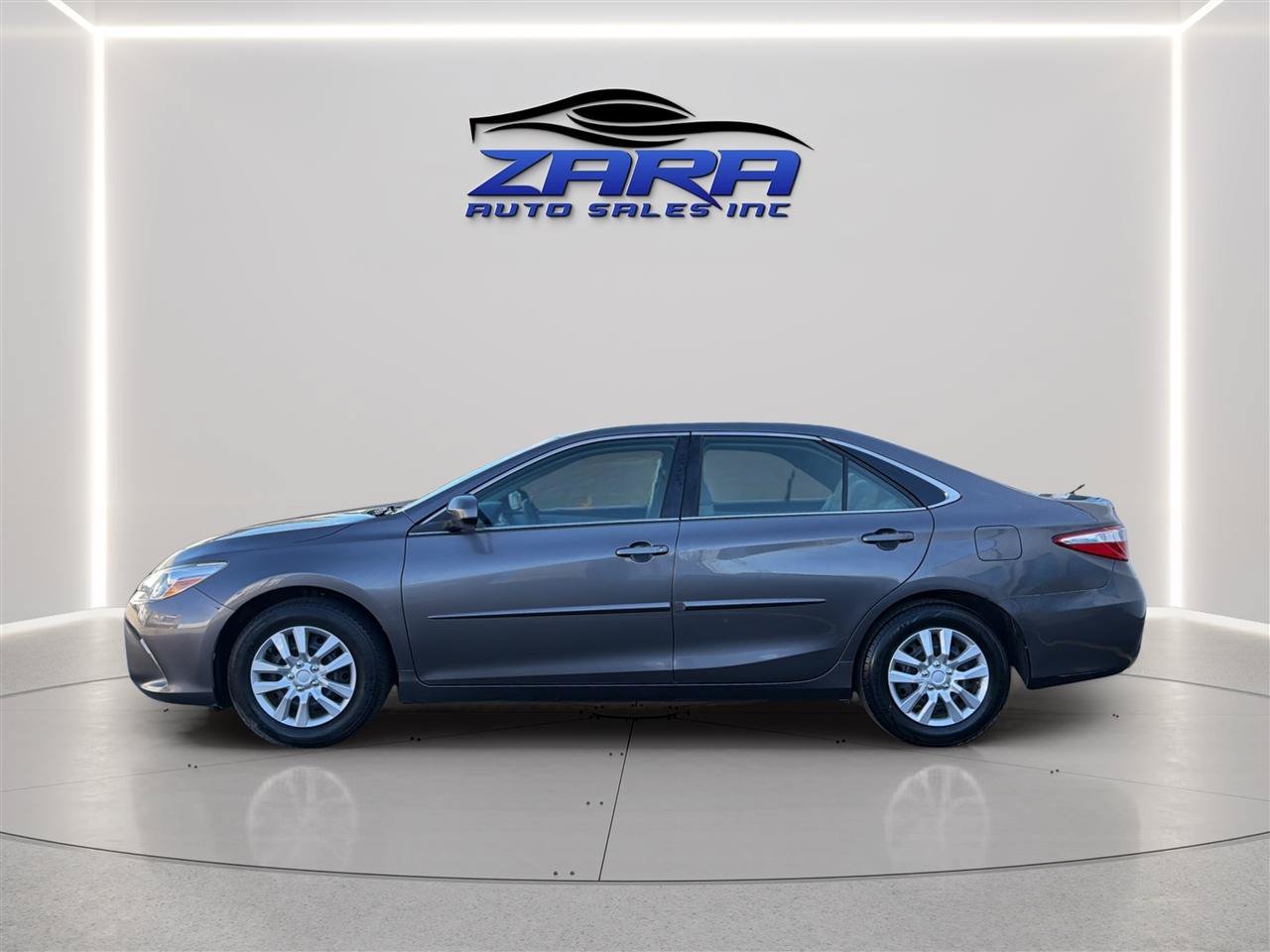 Used 2015 Toyota Camry LE FWD image 4