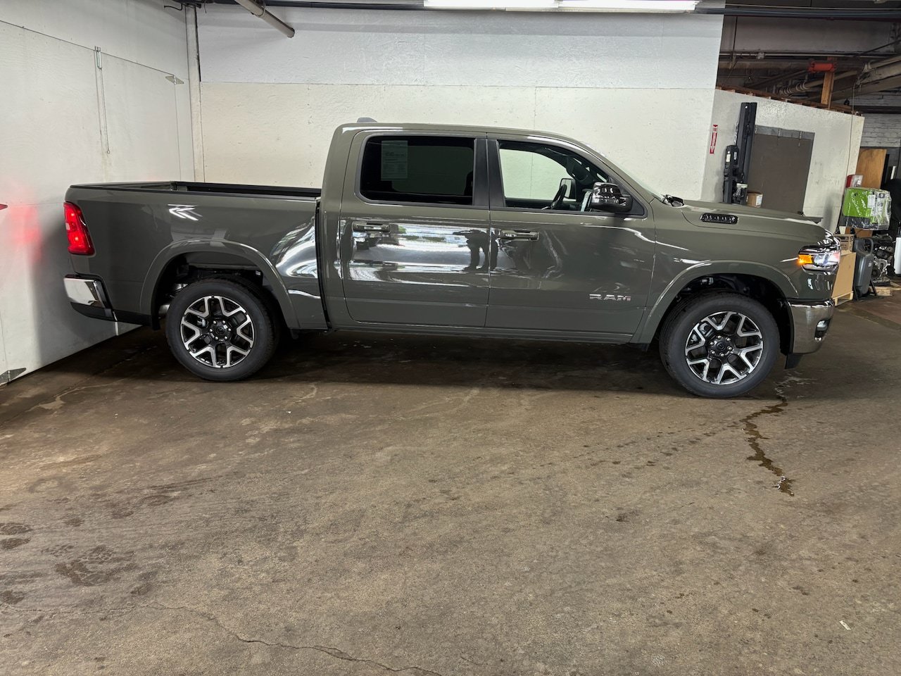 Used 2026 RAM 1500 Laramie AWD/4WD image 4