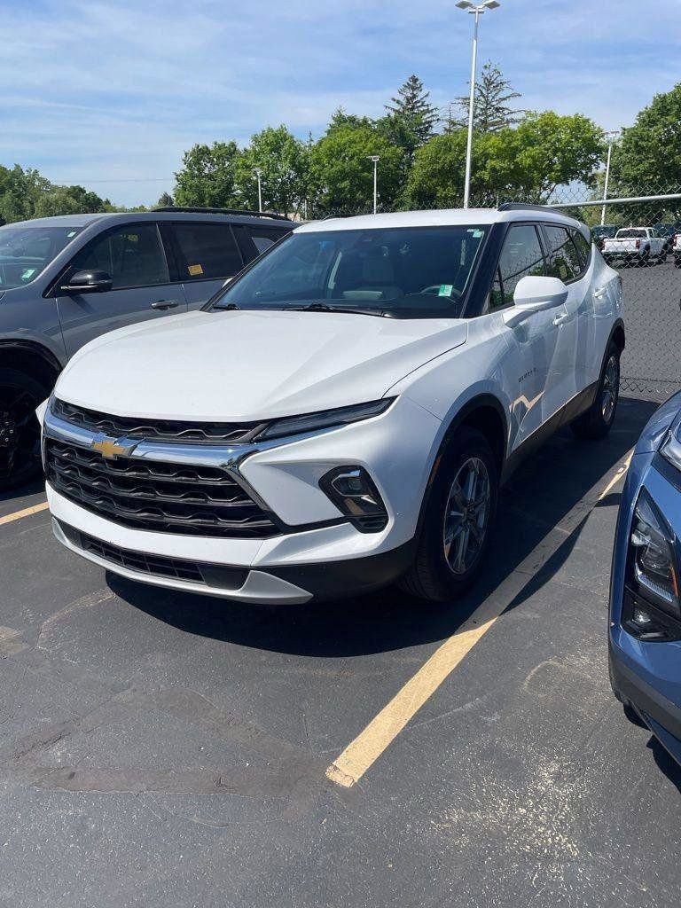 Used 2023 Chevrolet Blazer LT w/ Convenience Package FWD image 1