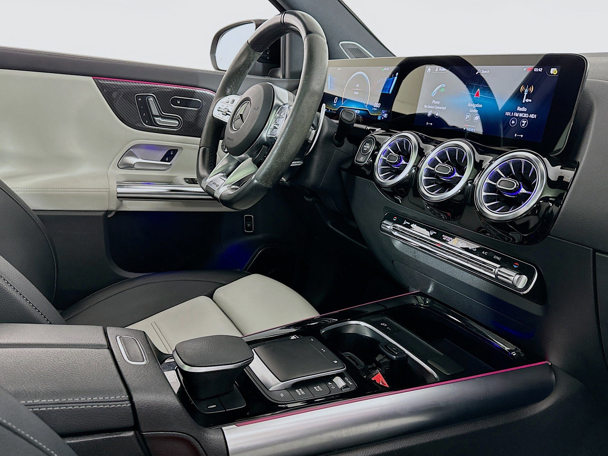 Used 2022 Mercedes-Benz GLA 35 AMG 4MATIC w/ Premium Package image 29