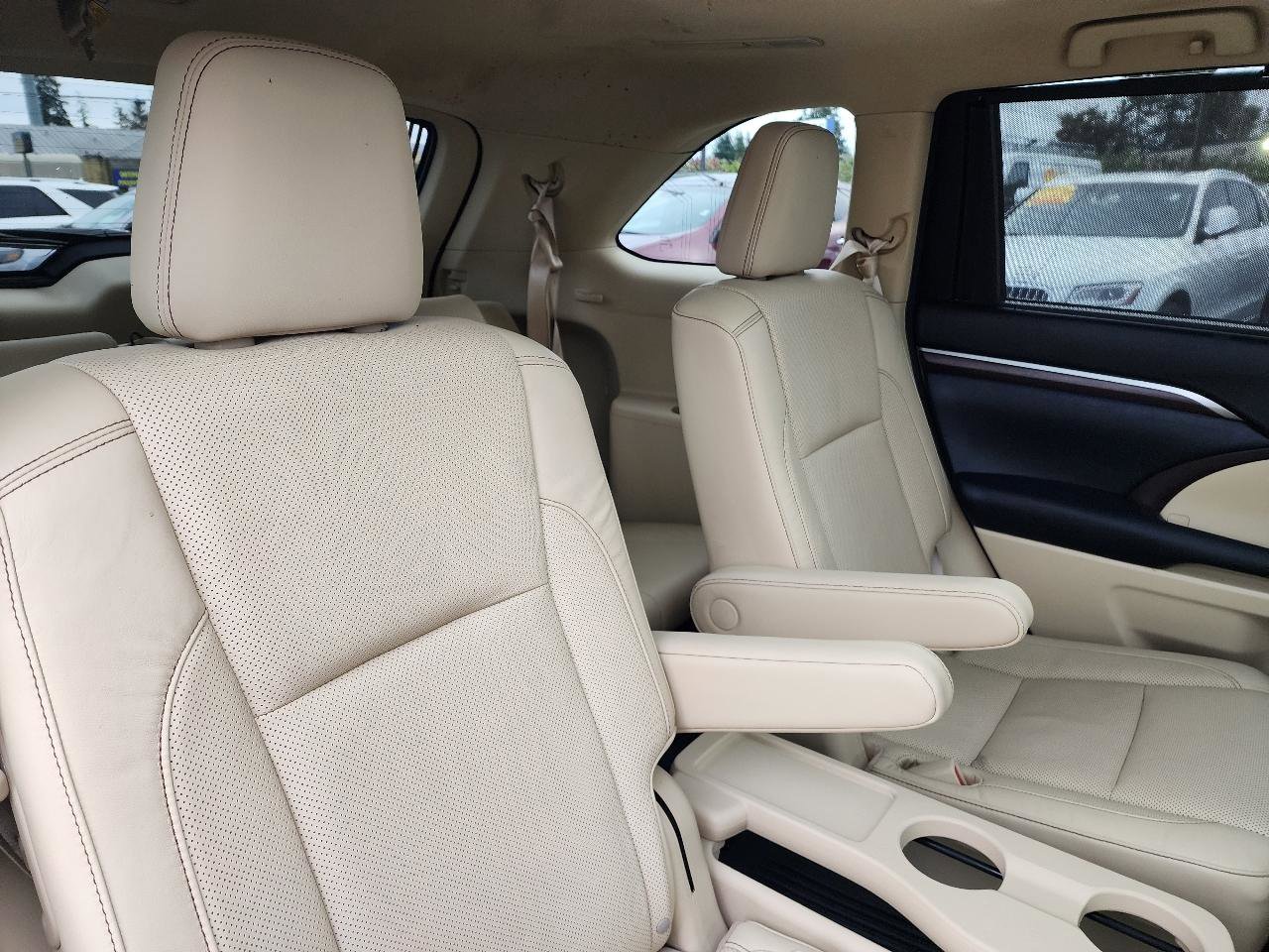 Used 2015 Toyota Highlander Limited Platinum image 34