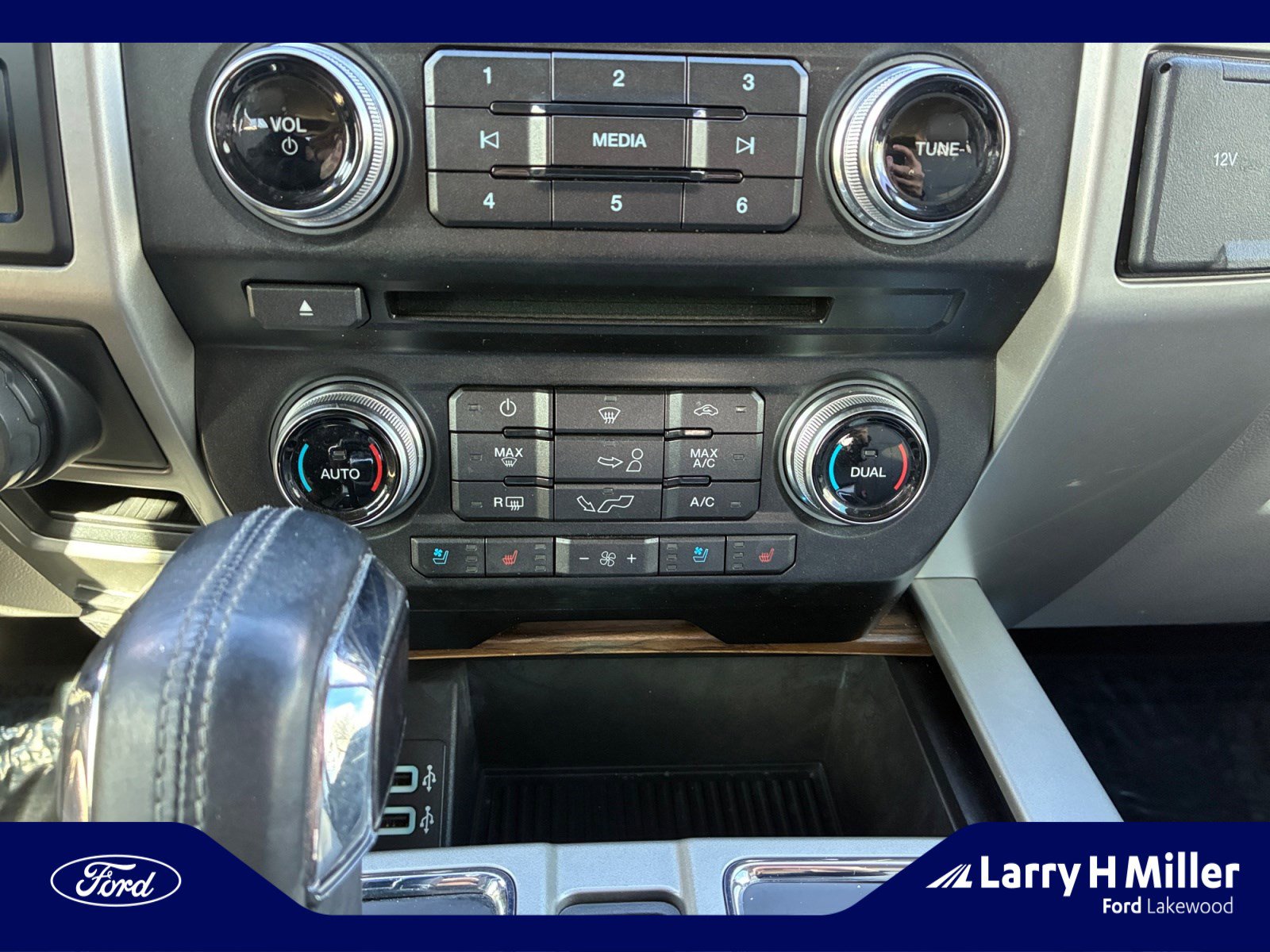 Used 2018 Ford F150 Lariat w/ Equipment Group 502A Luxury image 31