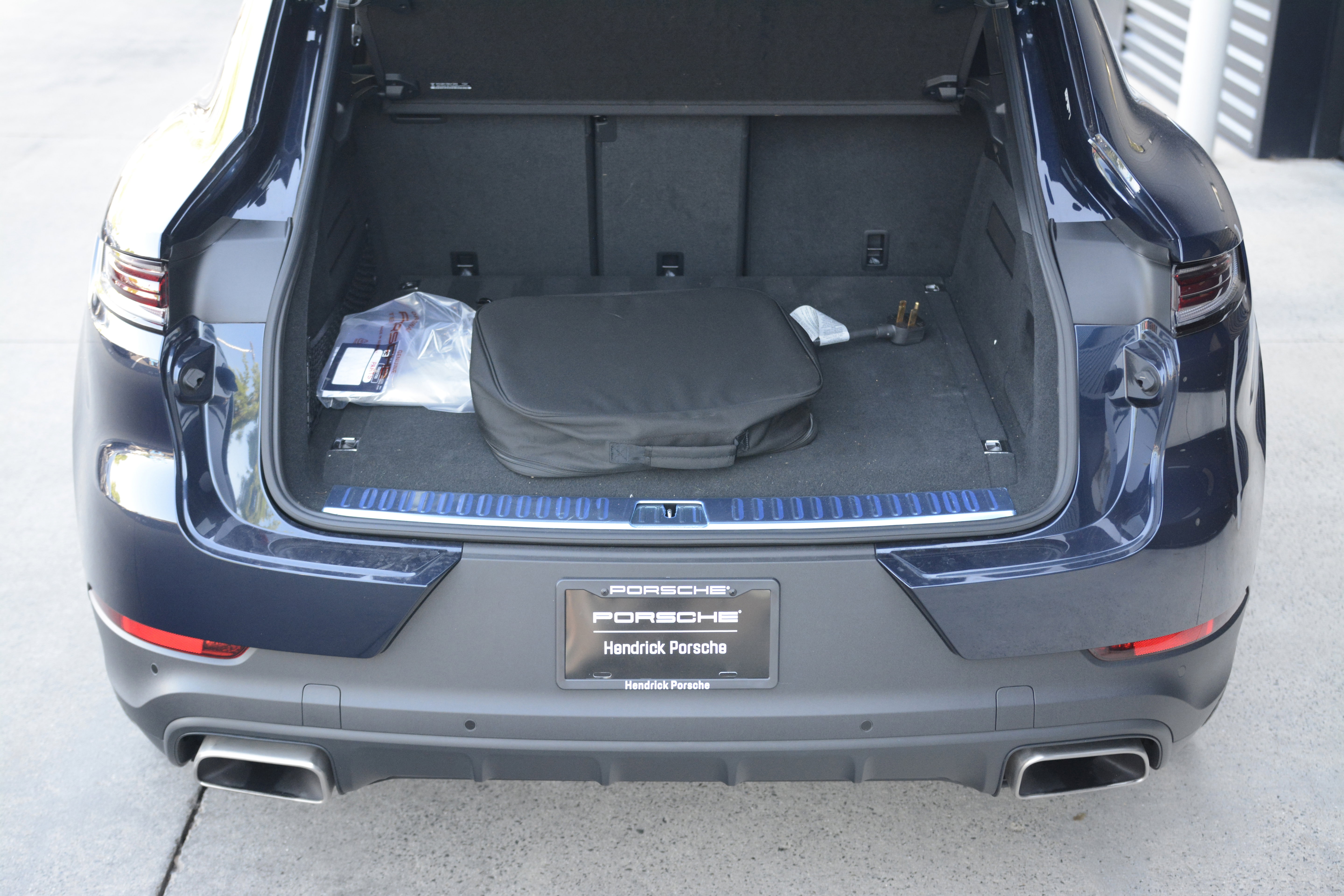 Certified 2025 Porsche Cayenne E-Hybrid Coupe AWD/4WD image 36