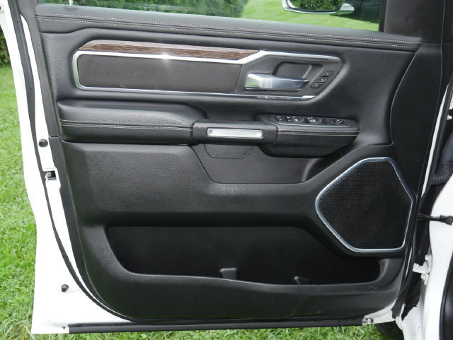 Used 2019 RAM 1500 Laramie AWD/4WD image 14