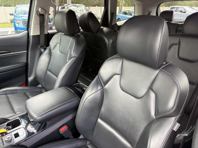 Used 2025 Kia Telluride S FWD image 11