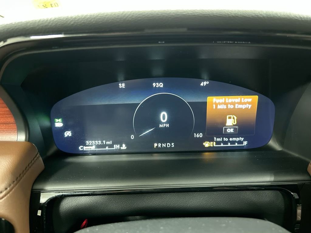 Used 2023 Lincoln Nautilus Reserve w/ Equipment Group 202A image 13