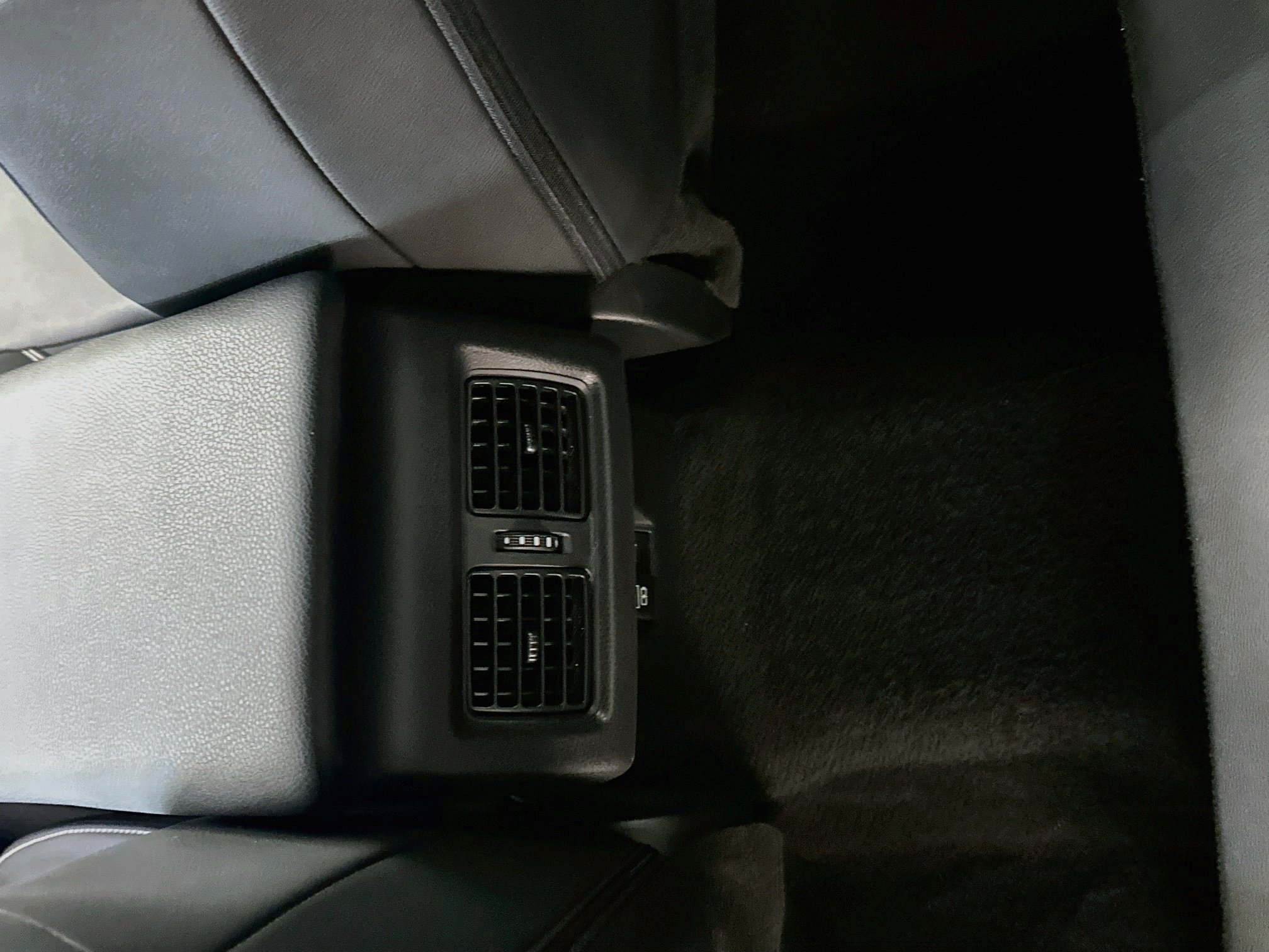 Used 2025 Toyota Camry SE FWD image 27