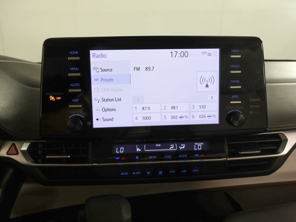 Used 2024 Toyota Sienna LE AWD/4WD image 41