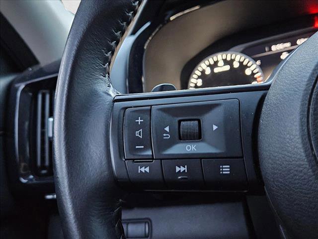 Used 2025 Nissan Pathfinder SV image 13