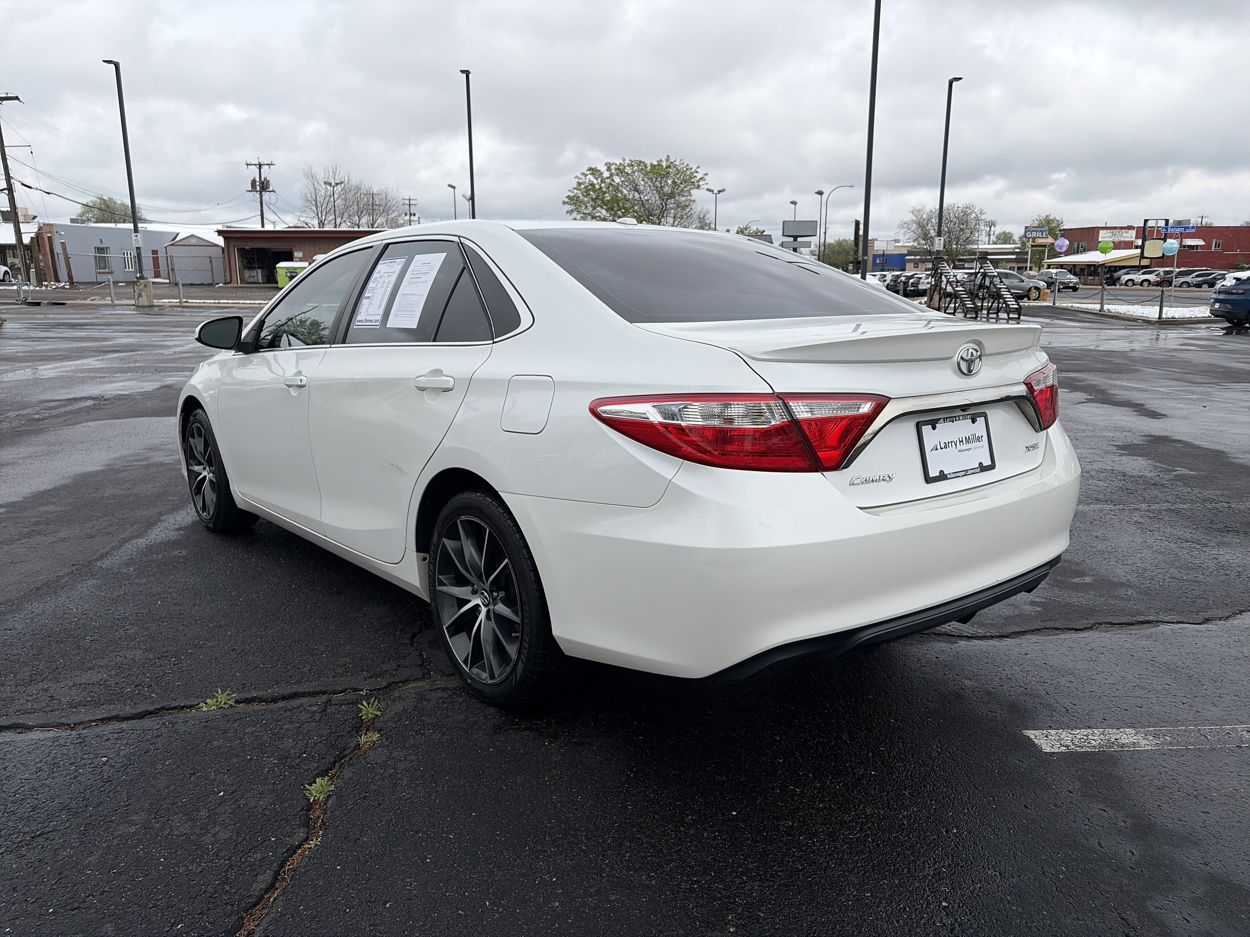 Used 2017 Toyota Camry XSE w/ Moonroof Package FWD image 7