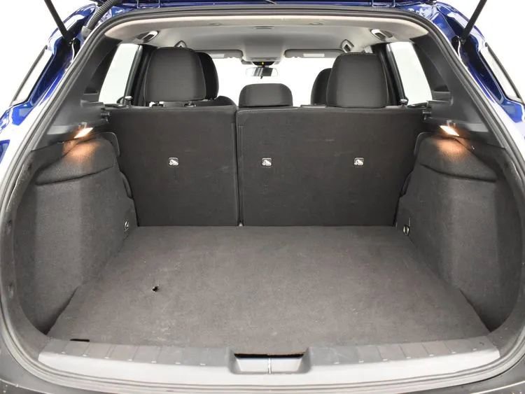 Used 2025 Nissan Kicks SV AWD/4WD image 16