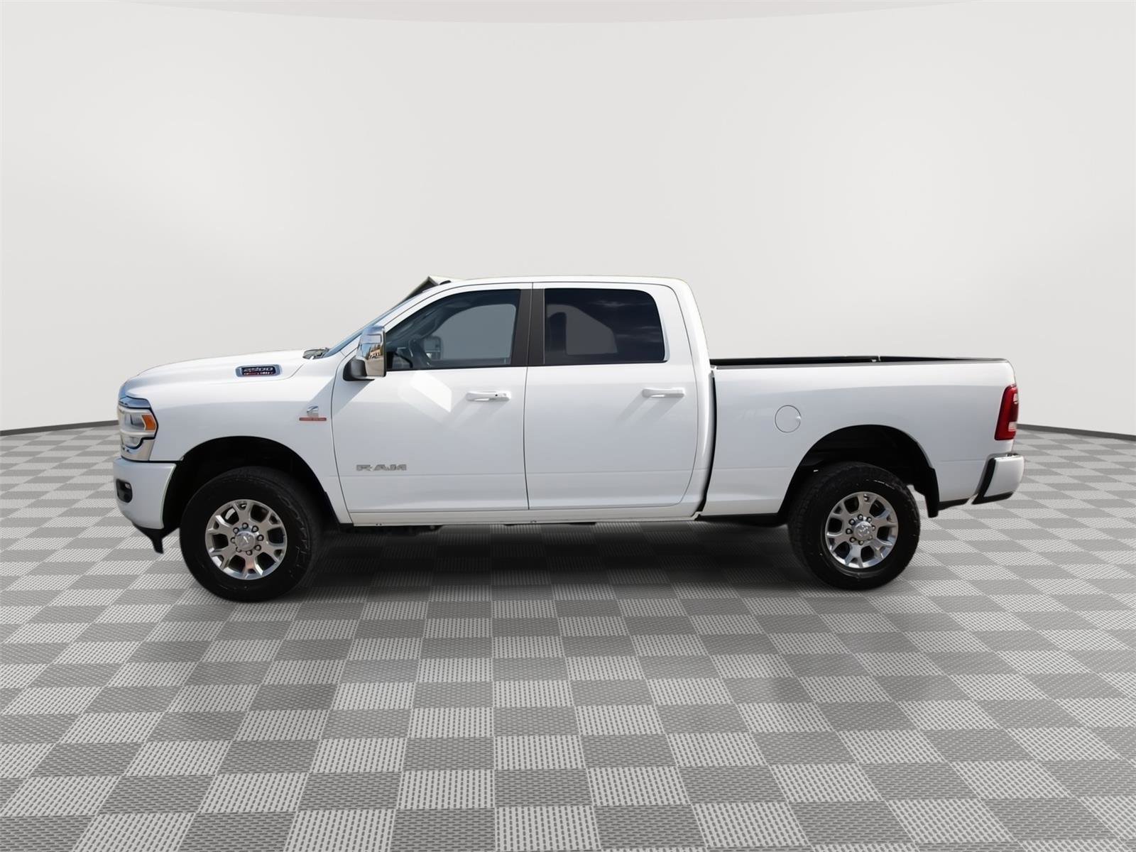 Used 2024 RAM 2500 Laramie AWD/4WD image 9