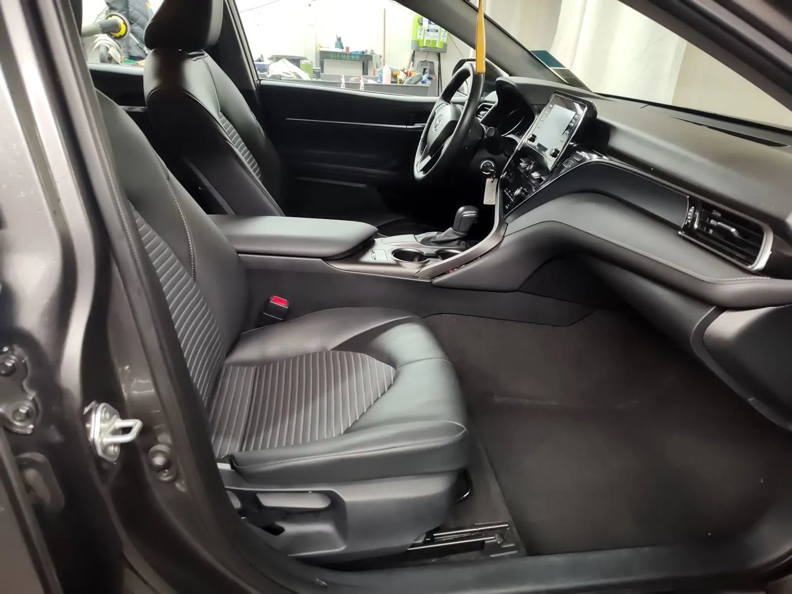 Used 2024 Toyota Camry SE FWD image 9