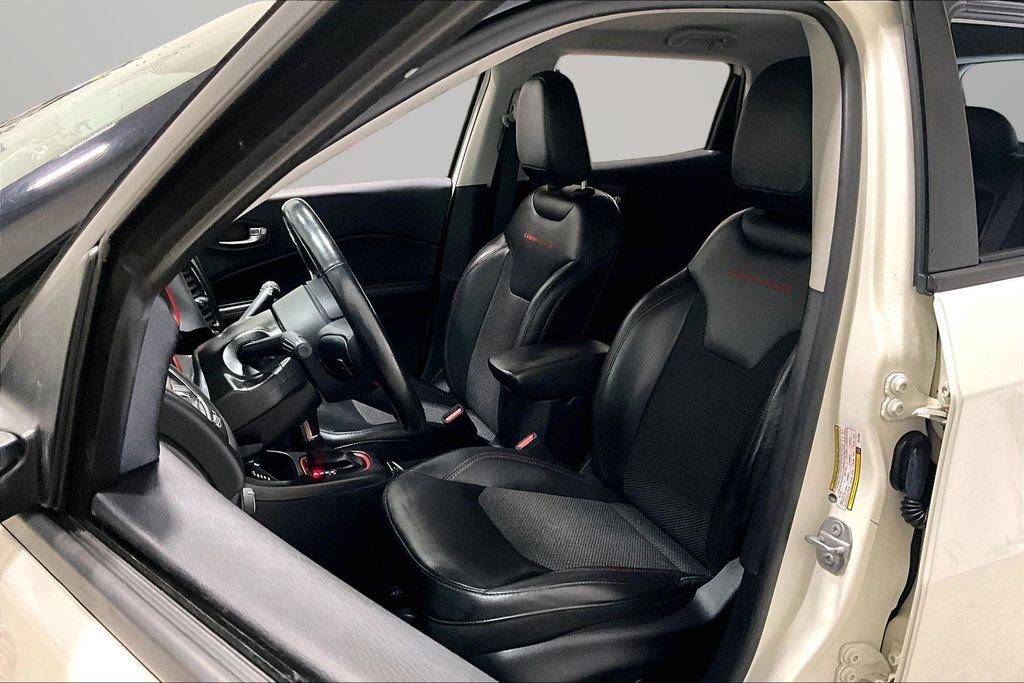 Used 2018 Jeep Compass Trailhawk w/ Navigation Group image 21
