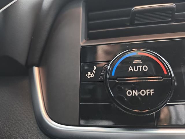 Used 2023 Nissan Rogue SV w/ SV Premium B Package image 32