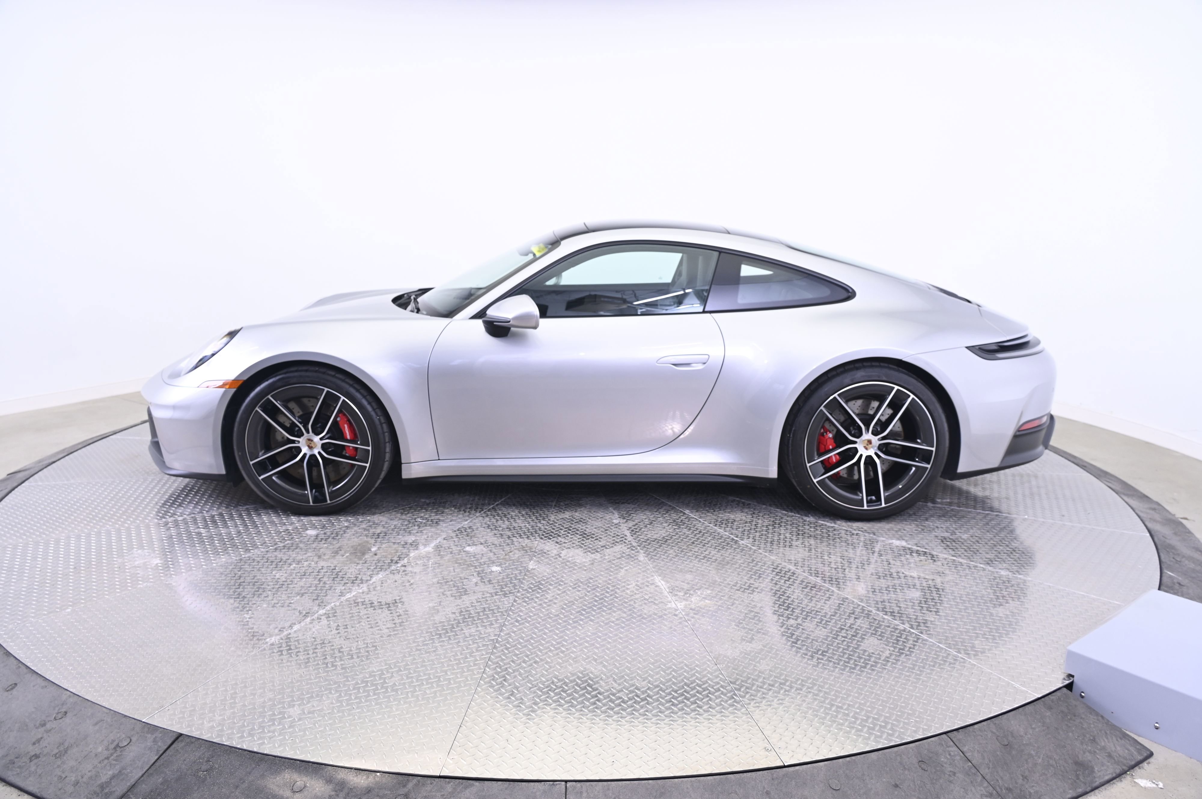 Certified 2025 Porsche 911 Carrera GTS RWD image 2