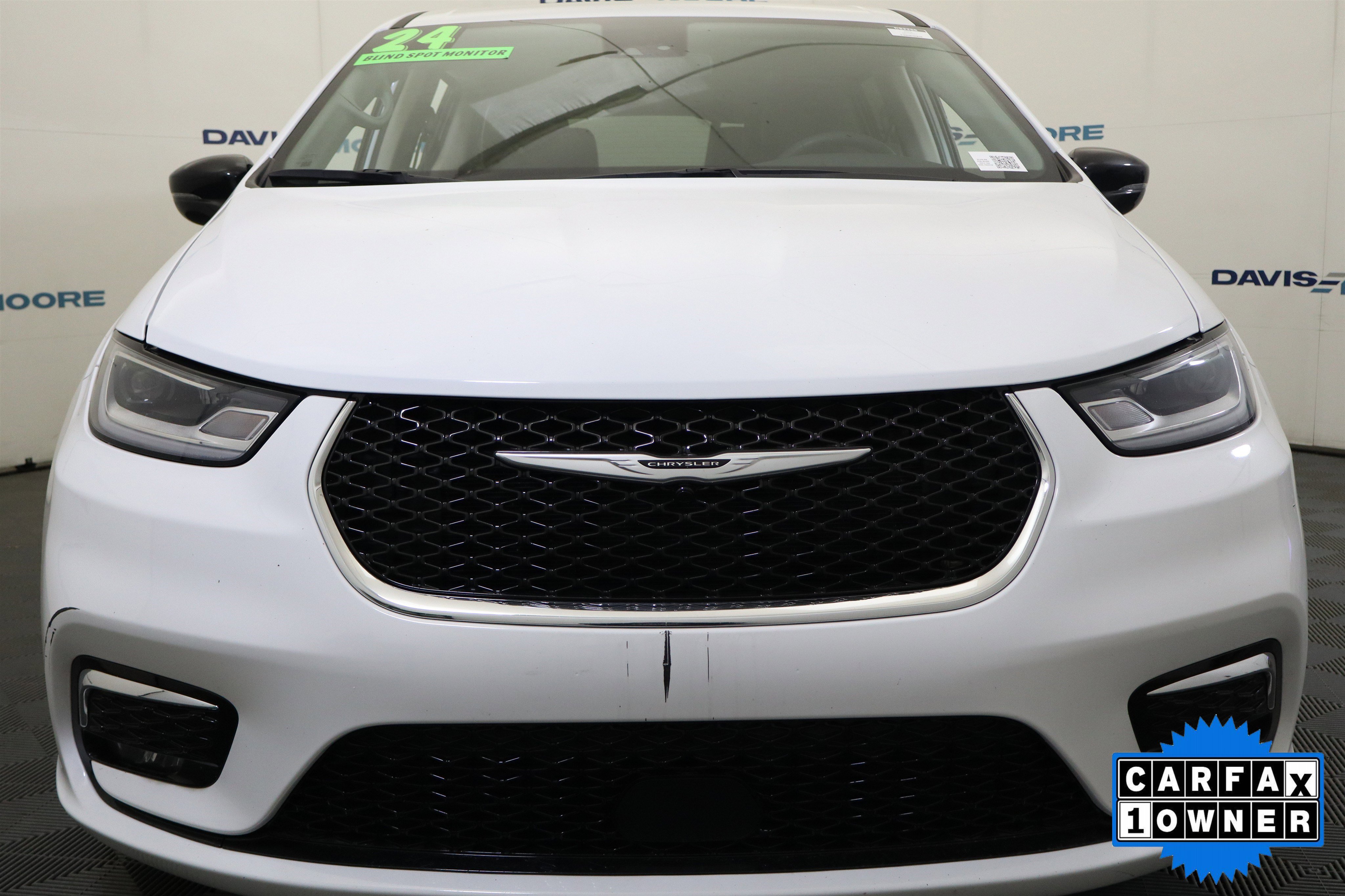 Used 2024 Chrysler Pacifica Select image 47