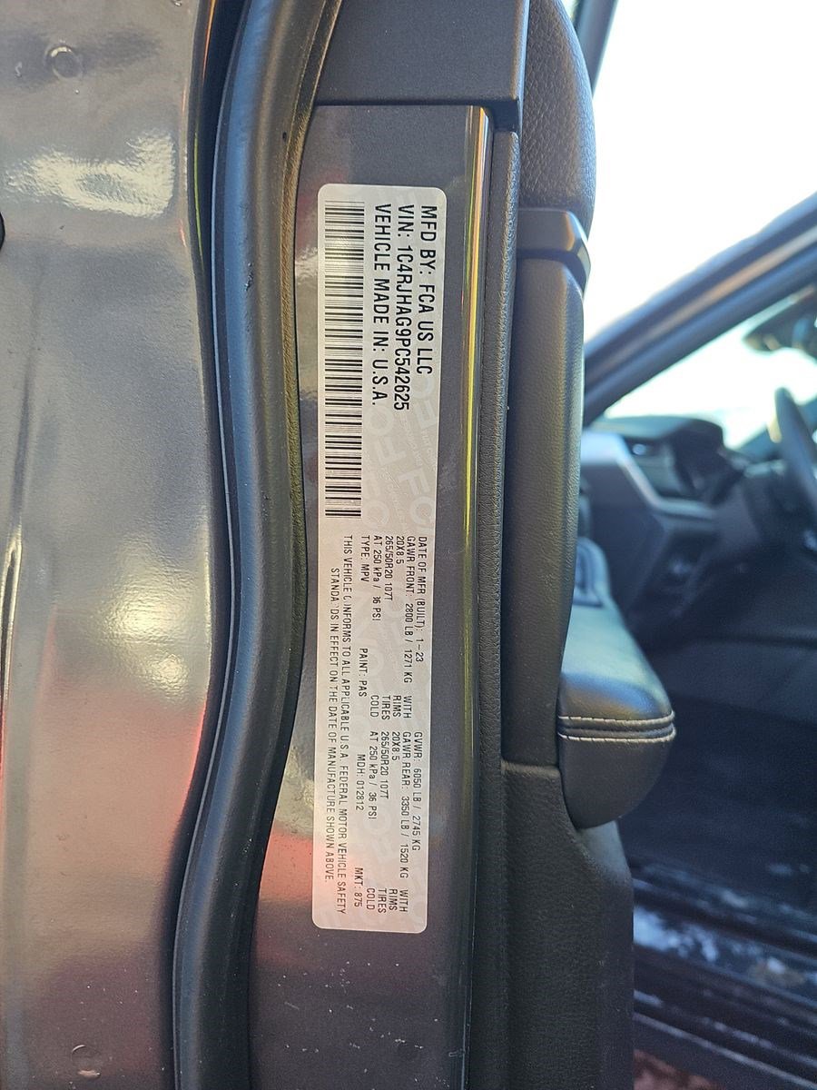 Used 2023 Jeep Grand Cherokee Altitude image 21