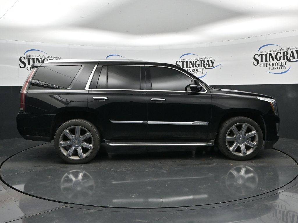 Used 2017 Cadillac Escalade Luxury AWD/4WD image 8